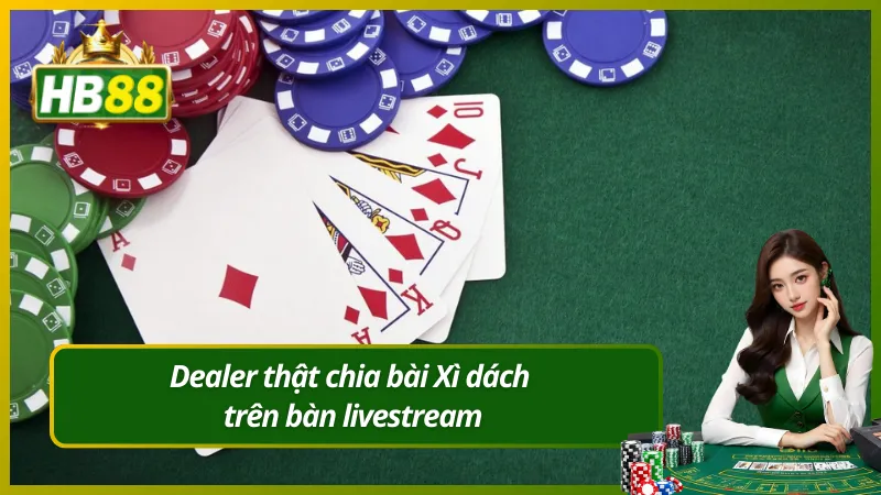 Dealer thật chia bài Xì dách trên bàn livestream